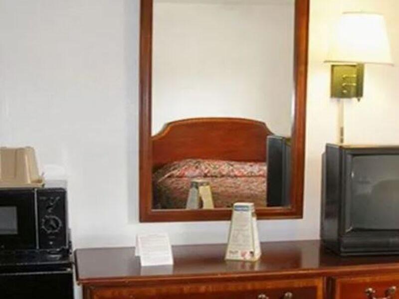 Knights Inn Center Valley Bagian luar foto