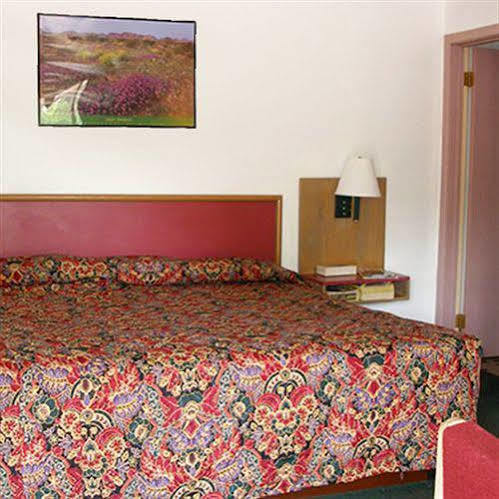Knights Inn Center Valley Bagian luar foto